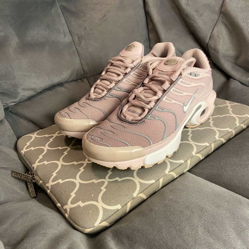 Nike Air Max Plus GS ‘Barely Rose’ (sz 6Y) - Picture 8 of 15